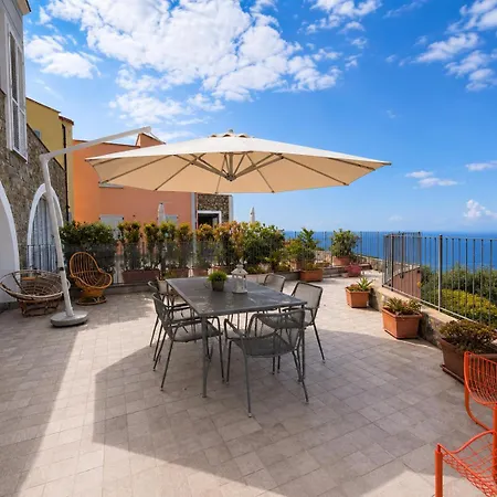 Piscina, Terrazza Panoramica E Parcheggio Appartamento