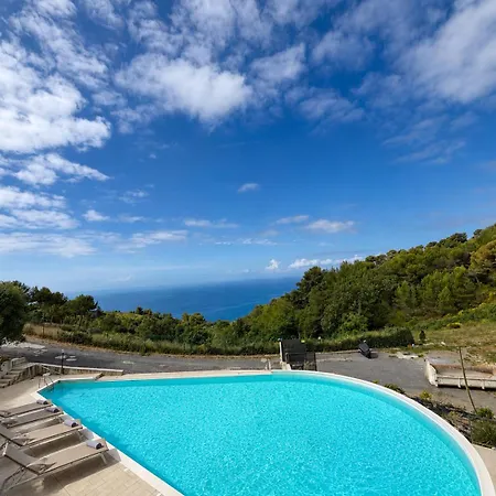 Appartamento Piscina, Terrazza Panoramica E Parcheggio *
