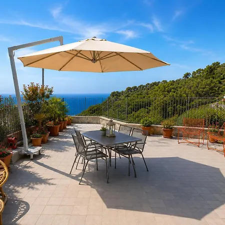 Piscina, Terrazza Panoramica E Parcheggio Cipressa