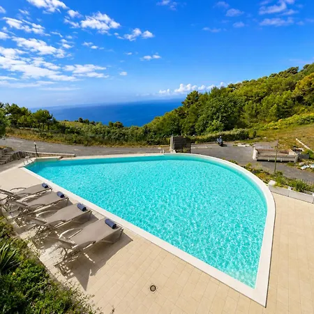 Piscina, Terrazza Panoramica E Parcheggio Appartamento *