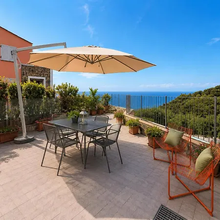 Piscina, Terrazza Panoramica E Parcheggio Cipressa