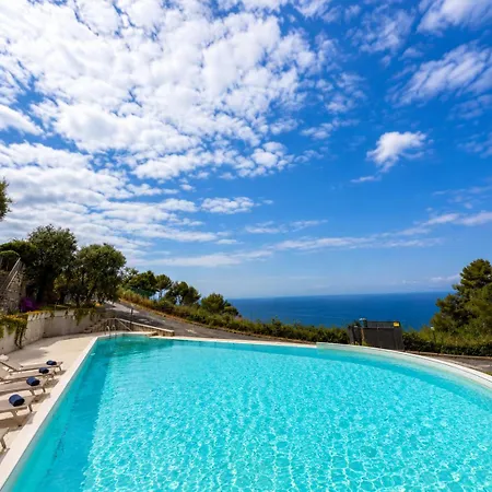 Piscina, Terrazza Panoramica E Parcheggio * Cipressa