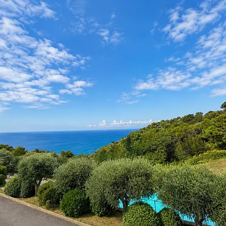 Piscina, Terrazza Panoramica E Parcheggio