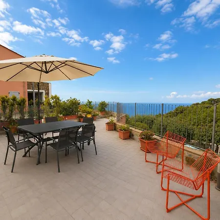 Piscina, Terrazza Panoramica E Parcheggio Cipressa