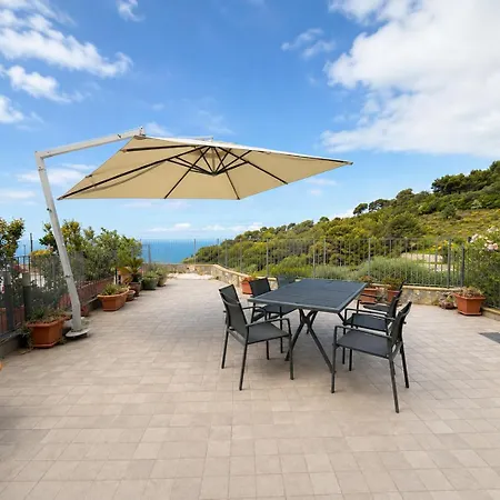 Appartamento Piscina, Terrazza Panoramica E Parcheggio